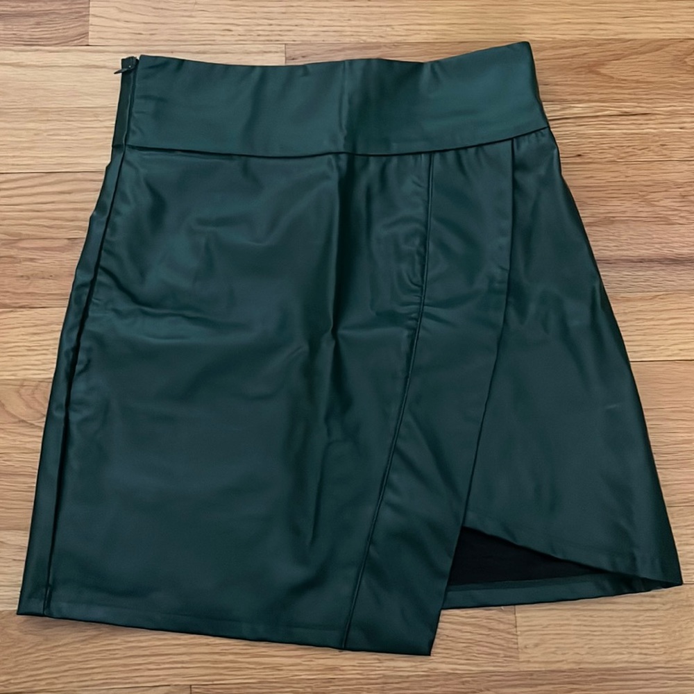 GREEN PLEATHER SKIRT